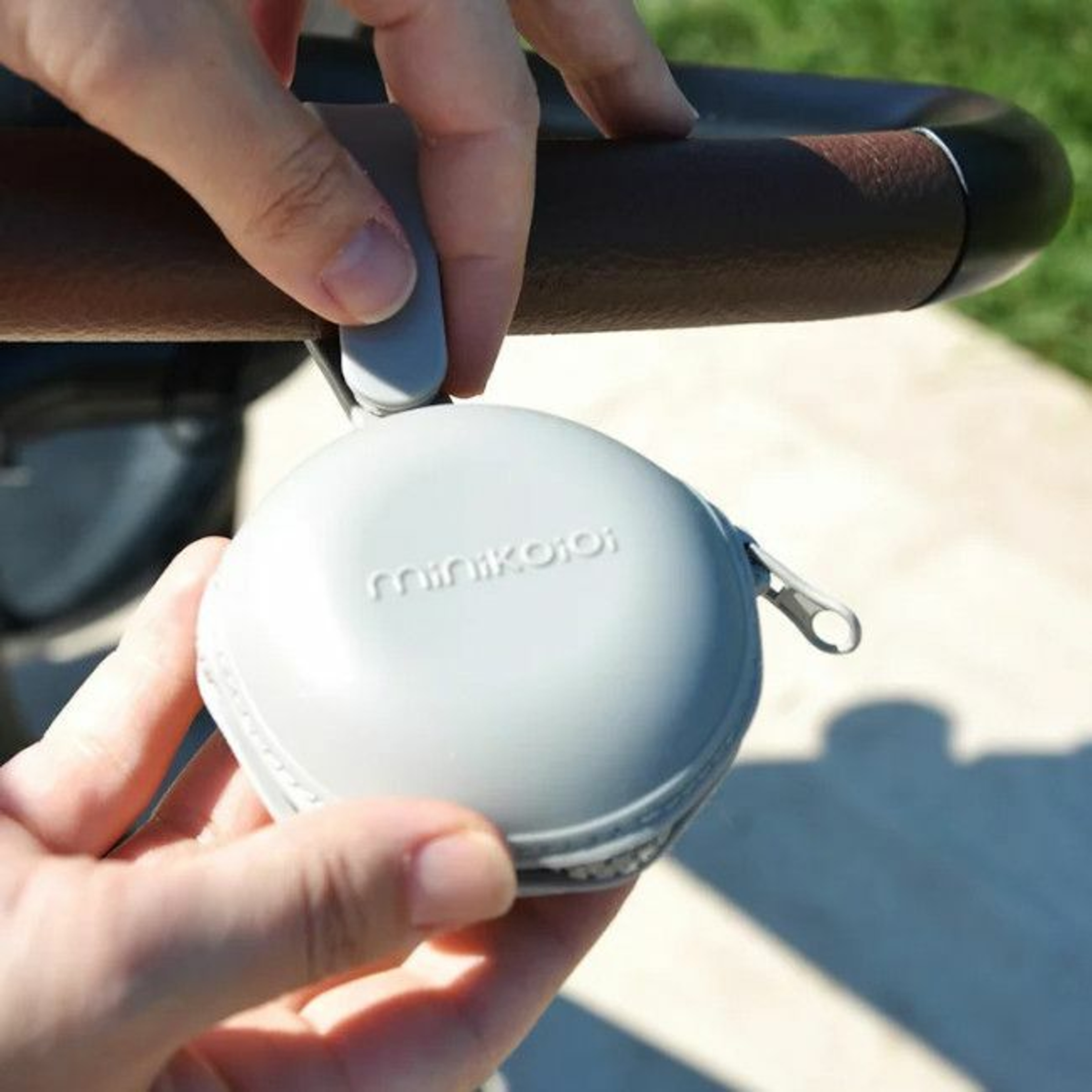 MinikOiOi Porta-Chupeta Pod Powder Grey 261101230004