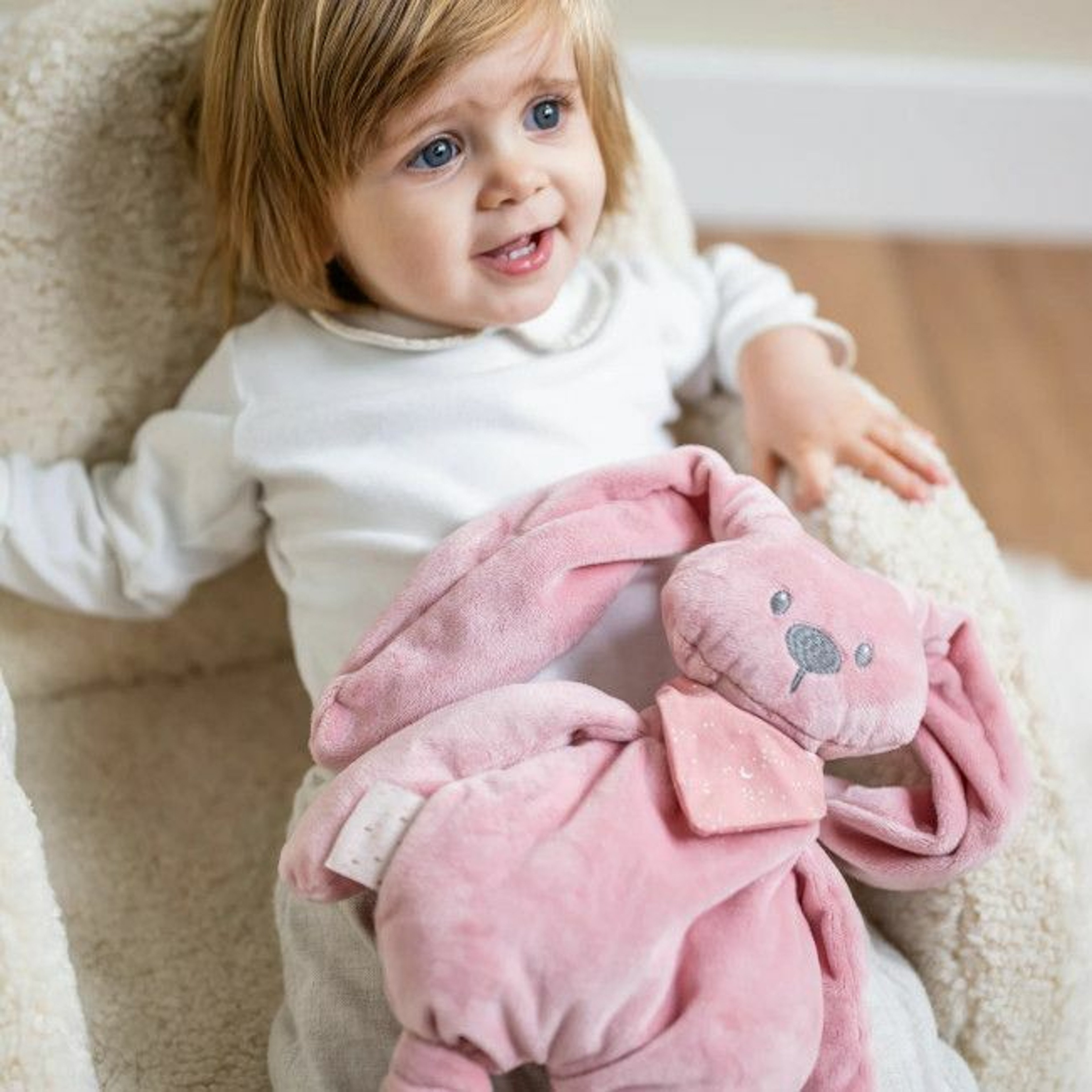 Nattou Coelho com Lenço Brilha no Escuro Lapidou Old Pink +0M 11875684