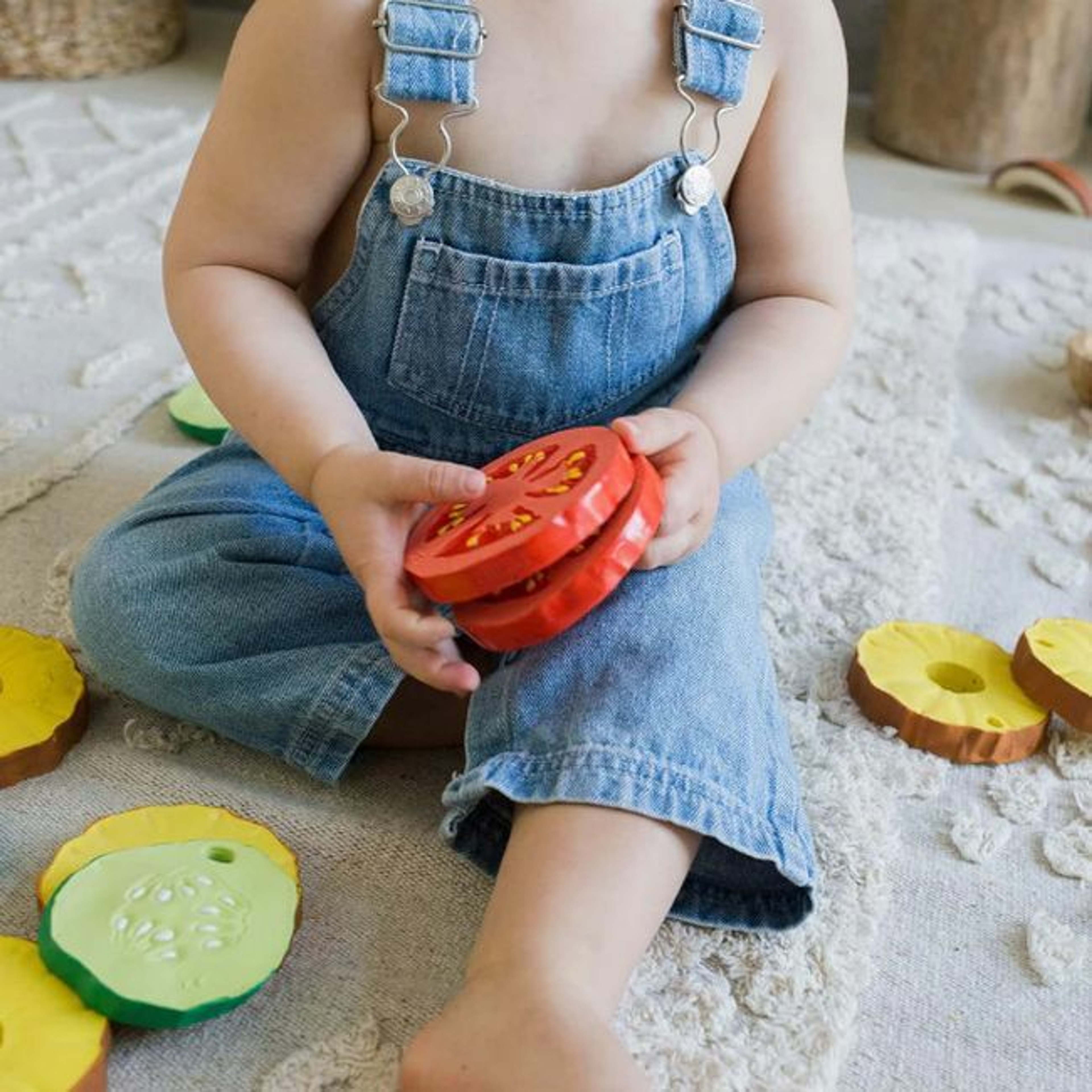 Oli&Carol Mordedor Tomate Renato L-TOMATO-UNIT