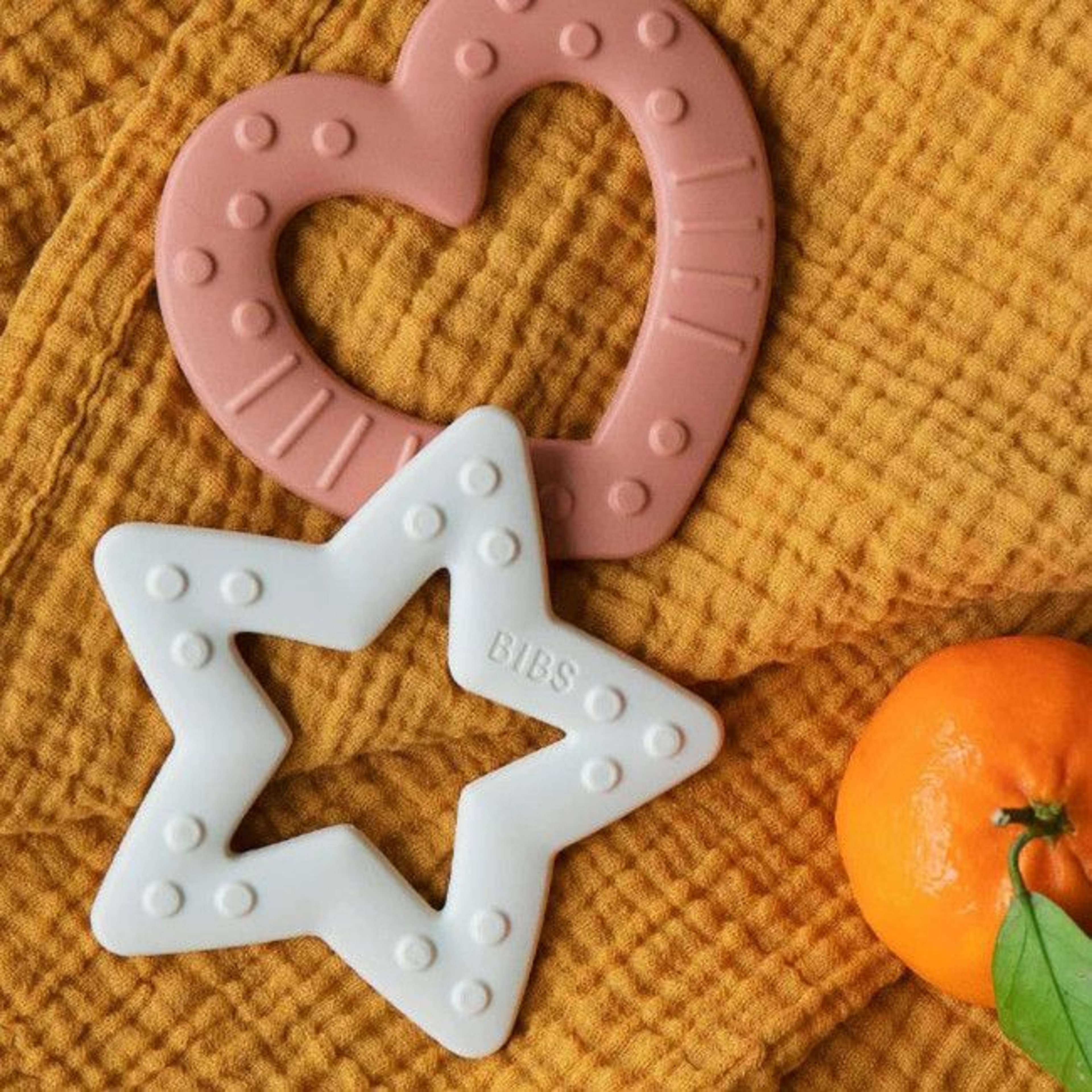 BIBS Mordedor Baby Bitie Coração Peach +2M