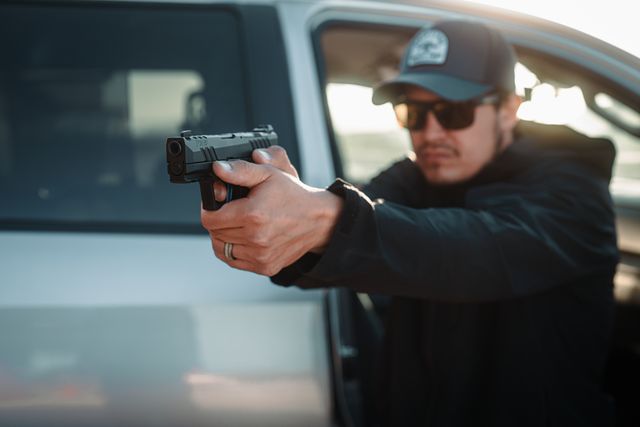 Tisas PX-9 Carry, Carry aimed over the truck door