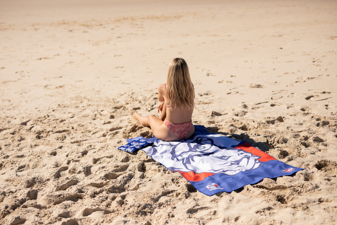 Western Bulldogs Nakie Sand Free Beach Towel