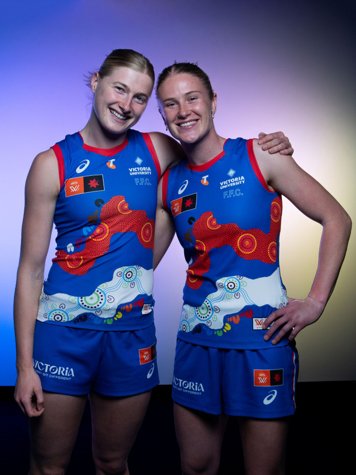 Western Bulldogs ASICS AFLW 2026 Pride Guernsey - Adult