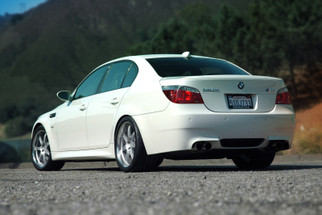 Dinan 06-10 BMW M5 Freeflow Axleback Exhaust System -Black