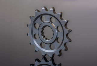 Renthal 19+ BMW S1000R/19-23 S1000RR/ 20+ S1000XR Front CW Sprocket - 520-17P Teeth