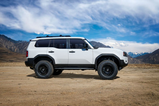 ICON 2024 Toyota Land Cruiser 250/2024 Lexus GX550 2.5 Series Remote Reservoir Shocks w/ CDCV
