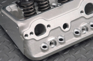 Edelbrock Single Perf SBC 70cc Head Comp