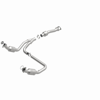 MagnaFlow Direct Fit Catalytic Converter 2011-2014 Express 1500 4.3L Underbody