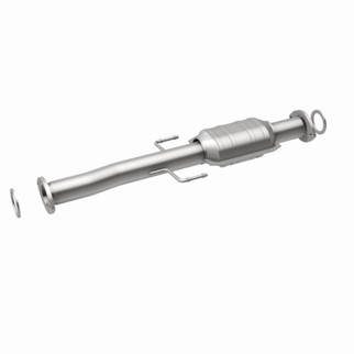 MagnaFlow Direct Fit Catalytic Converter 02-04 Toyota Tacoma 2.7L Rear
