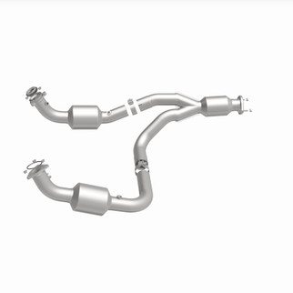 MagnaFlow 12-20 Chevrolet Express 4500 Underbody 6.0L Direct Fit Catalytic Converter