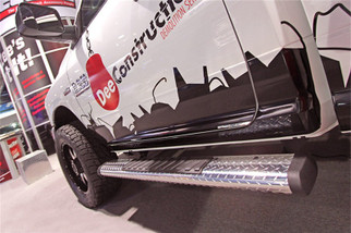 Dee Zee Universal Tubes - 6In Oval - Black Tread Aluminum (RegCab)