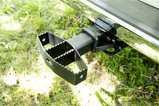 Dee Zee Universal Hitch Step