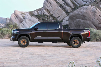 Fabtech 2022 Toyota Tundra 4WD Factory Rear Coils 3in UCA Sys w/Fr Dirt Logic 2.5 Resi C/O Rr Coil