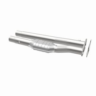 MagnaFlow Direct Fit Catalytic Converter 96-97 7.4L 3500 Truck Rear