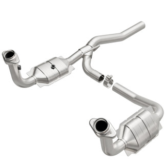 MagnaFlow Direct Fit Catalytic Converter 07-11 Dodge Nitro 4.0L