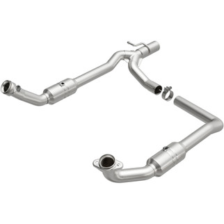 MagnaFlow Direct Fit Catalytic Converter 2009-2012 E-150 5.4 L Underbody