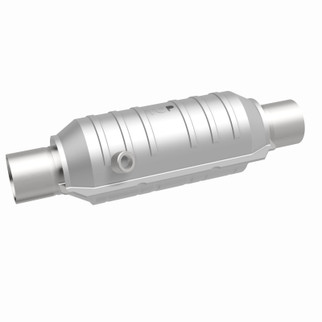 MagnaFlow Universal Catalytic Converter 2.25 OEM Angled O2