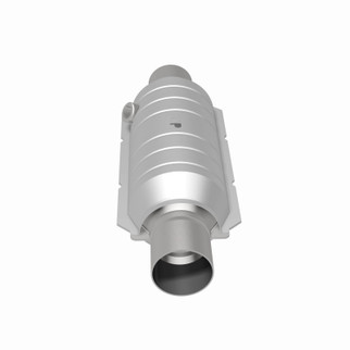 MagnaFlow Universal Catalytic Converter 2.25 OEM Angled O2