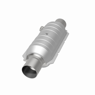 MagnaFlow Universal Catalytic Converter 2.50 OEM Angled O2