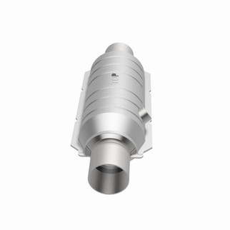 MagnaFlow Universal Catalytic Converter 2.50 OEM Angled O2