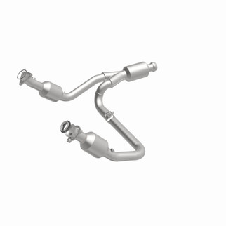 MagnaFlow 14-15 Chevrolet Silverado 1500 Underbody 4.3L / 5.3L Direct-Fit Catalytic Converter