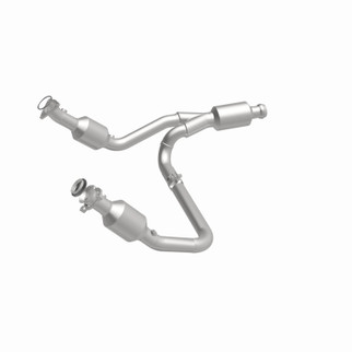 MagnaFlow 14-15 Chevrolet Silverado 1500 Underbody 4.3L / 5.3L Direct-Fit Catalytic Converter