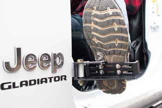 Fishbone Offroad 2007+ Jeep Wrangler/Gladiator Steel - Black Foot Peg Set