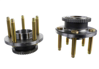 Ford Racing 2015-2017 Mustang Front Wheel Hub Kit With ARP Studs
