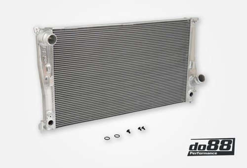 do88 07-13 BMW 135i/335i N54/N55 (E82/E88/E9X) Automatic Radiator