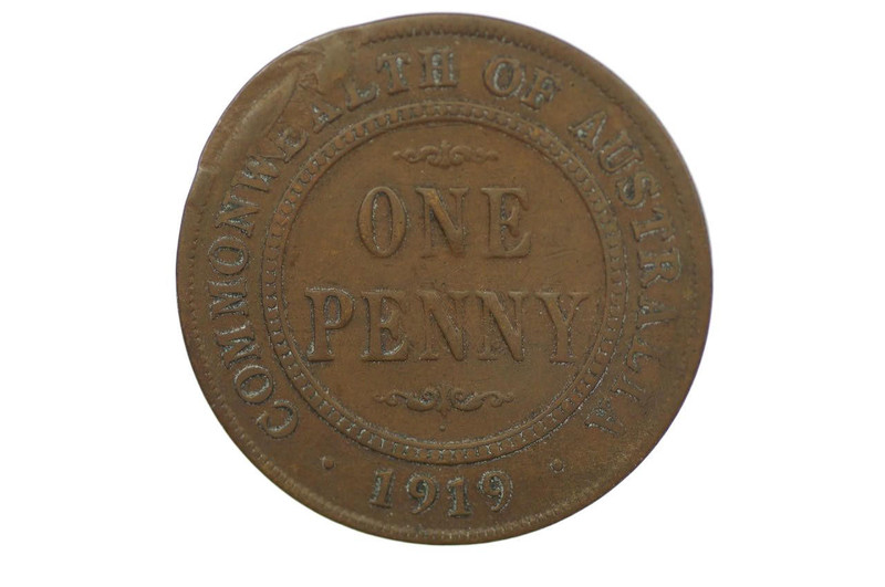  1919 Penny Dot Under Bottom Scroll Mis-Strike in Fine Condition 