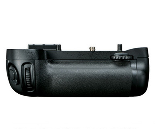 MB-D16 MULTI-BATTERY POWER PACK /USED