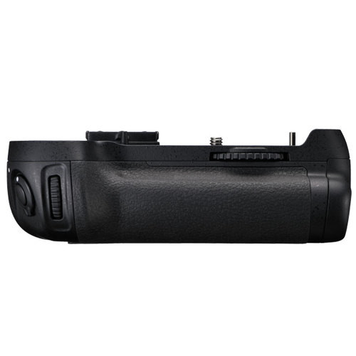 MB-D12 MULTI-BATTERY POWER PACK /USED