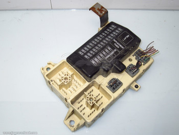 02-08 S-Type Fuse Relay Control Box Xr825831 4R8T-14A067-Ab