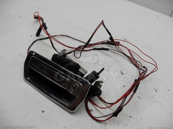 88-89 XJ6 Exterior Door Handle Front Left Bec20245