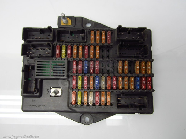 Fuse Box 2W93-14A073-CE C2C12445 04-05 XJ8 XJR Footwell 