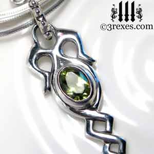 celtic-dripping-silver-necklace-green-peridot-stone-detail