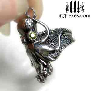 silver-octopus-dream-ring-green-peridot-stone-eyes-studded-band-side-detail august birthstone by 3 rexes jewelry