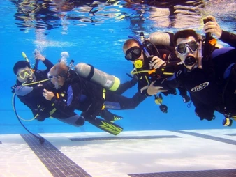All-inclusive PADI Divemaster Course in Los Angeles - Crew-pak and course included. Dive master Certification
