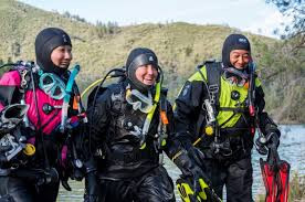 Wetsuits vs. Drysuits: Choosing the Right Gear for Southern California Diving