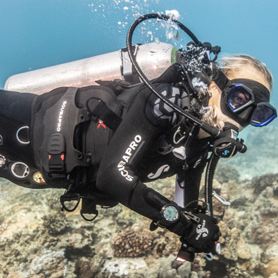  Experience the Best in Jacket BCDs: Scubapro Hydros X