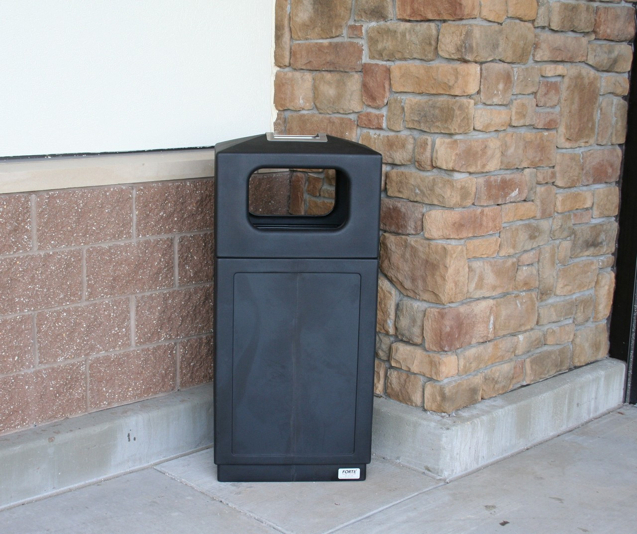 39 Gal. 2 Way Dome Top Outdoor Ash and Trash Can 8002155