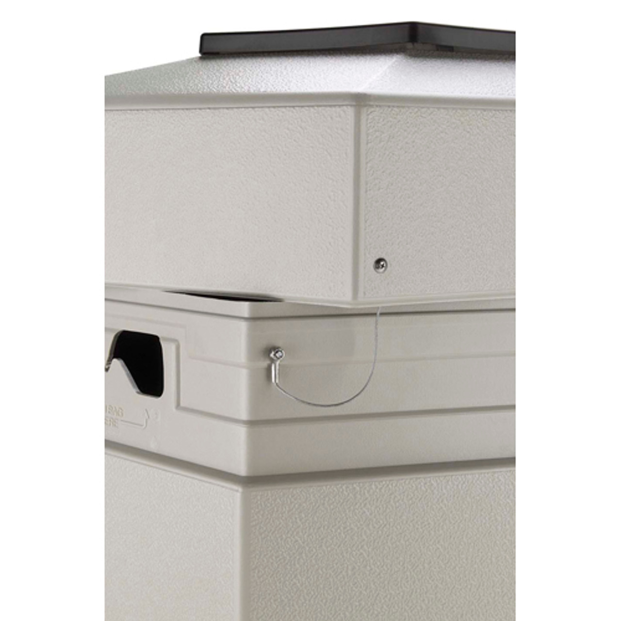 ①未使用　EARTH DOME 240SC 42 Gal. Square Plastic Outdoor Trash Can with Dome Lid 73290199