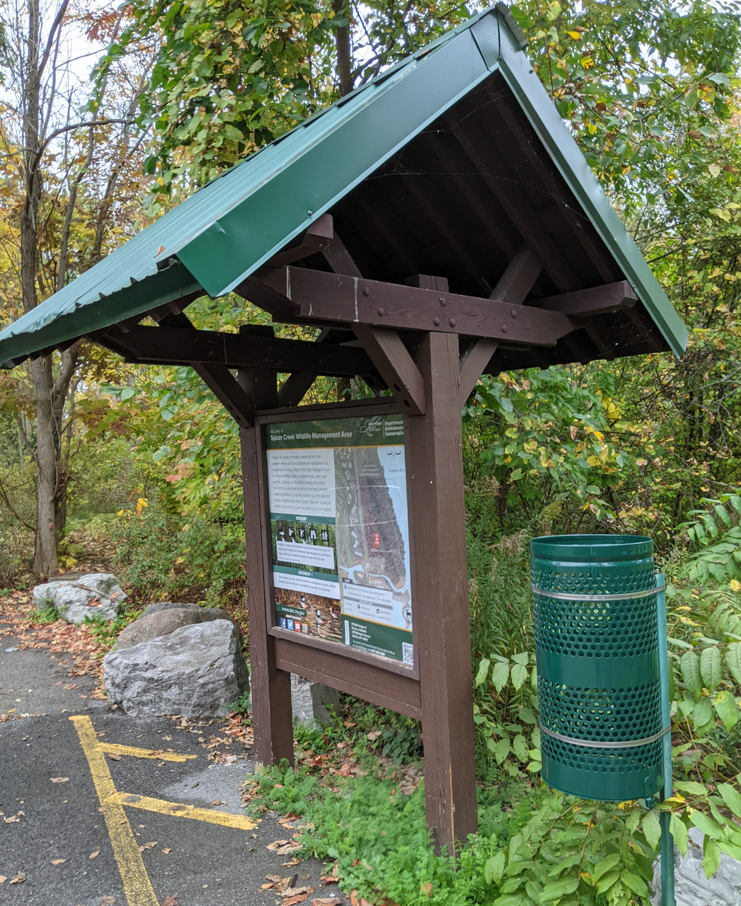 10 Gal. Outdoor Drop Bottom Trash Can WR-690