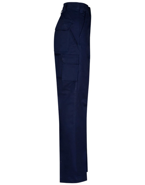 Navy work pants featuring multiple side pockets and a long fit design. Includes a branding logo.