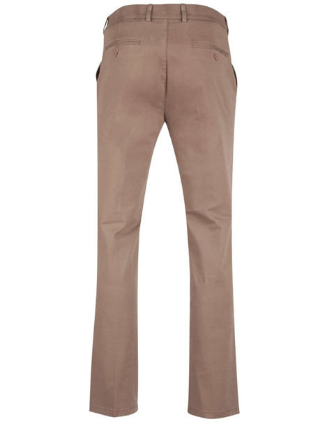 Men's chino pants in a light brown colour, featuring a smooth finish and back pockets. Includes branding on the label.