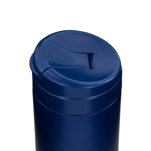 A drink bottle with a navy blue finish and a lid featuring a small opening for sipping, with a logo.