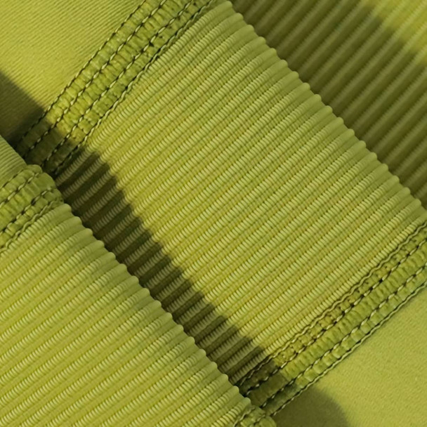 High-waisted elastic yoga leggings in a vibrant green colour, featuring ribbed texture and stitching details.