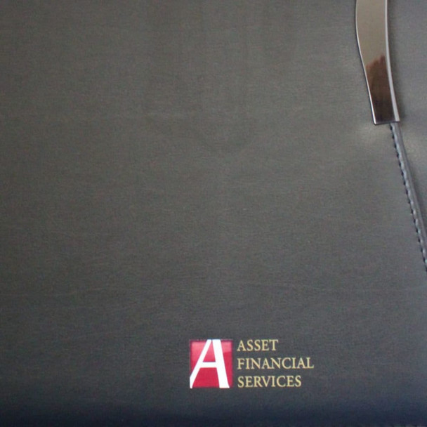 A dark blue imitation leather zippered compendium featuring a metallic clip and branding.