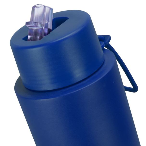 A drink bottle in navy blue featuring a flip-top lid and a handle, showcasing a sleek design and a branding logo.