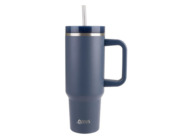 A drink bottle featuring a navy blue body, a handle, and a stainless steel straw, with a logo at the base. A drink bottle featuring a navy blue body, a handle, and a stainless steel straw, with a logo at the base.